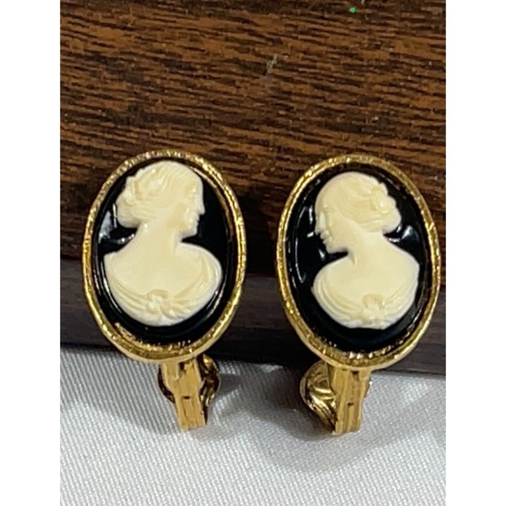 Vintage Cameo Clip On Earrings Black Gold Tone Oval Portrait Coquette Regency